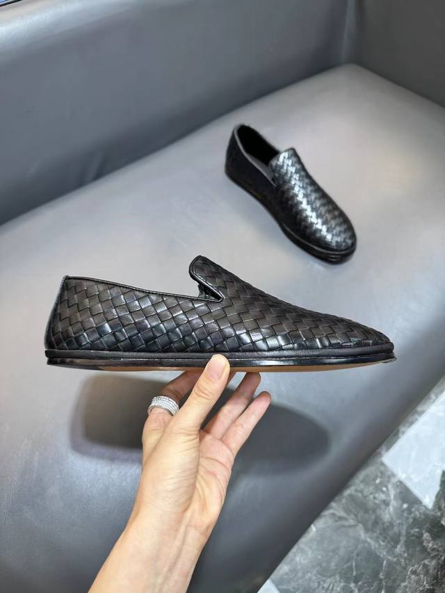 Bottega Veneta～ 码数：39–44。批： Bv官网同步新品高端系列手工编织牛津鞋，采用进口机车法国滚边工艺，手工编织，精致车工缝线。内里本染小牛皮